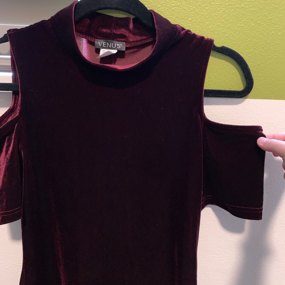 Open shoulder velvet mock neck top